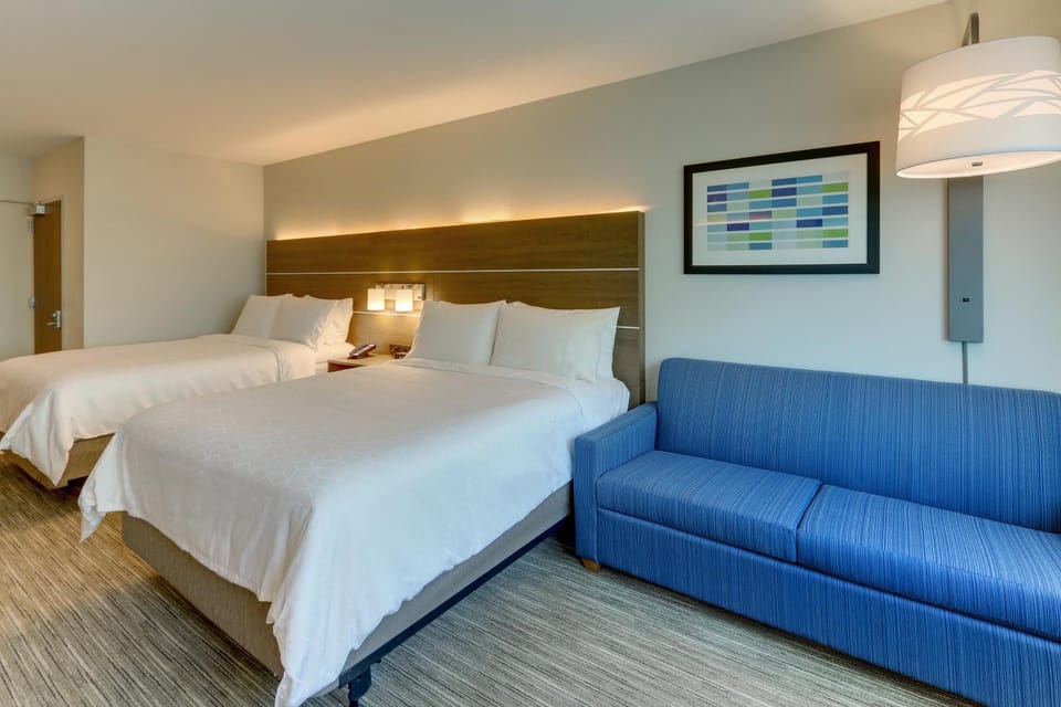 Holiday Inn Express & Suites - Roanoke – Civic Center Hotel in Roanoke