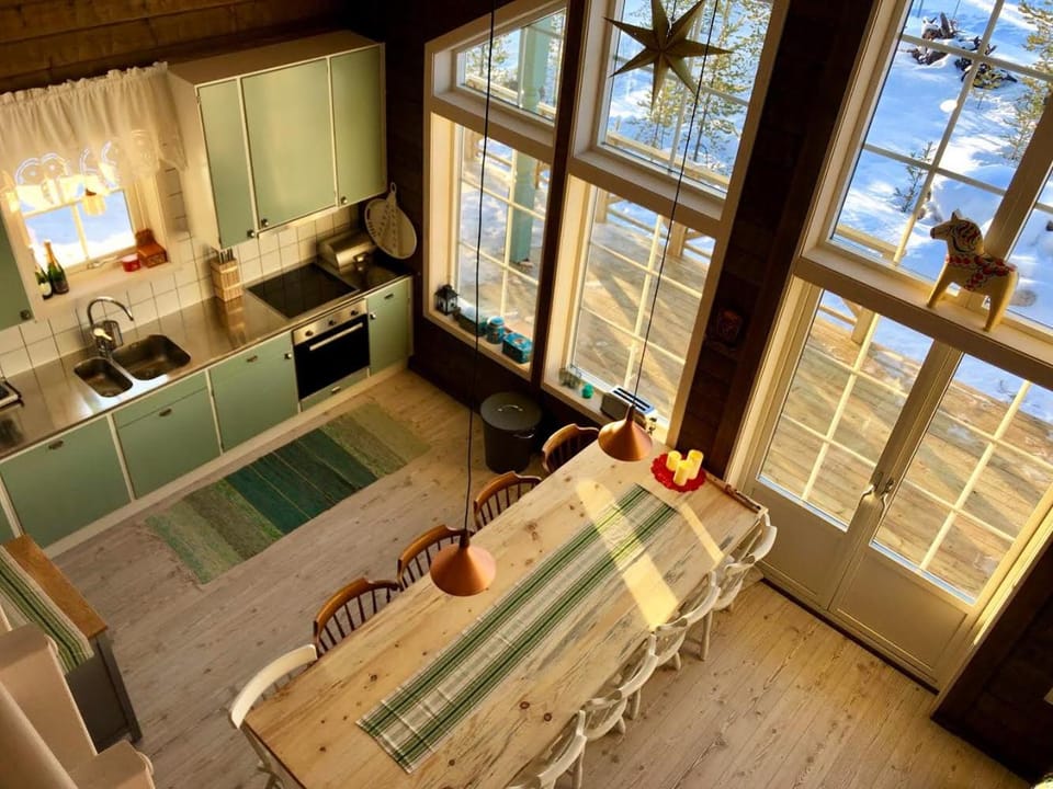 Kitchen or kitchenette, Dining area
