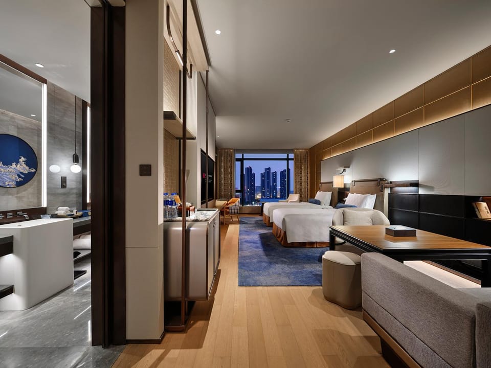 Property building, TV and multimedia, Seating area, Bedroom, bunk bed