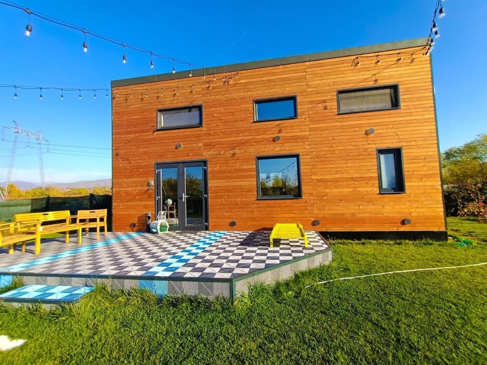 Tiny House - Baia de Fier Bed and Breakfast in Romania