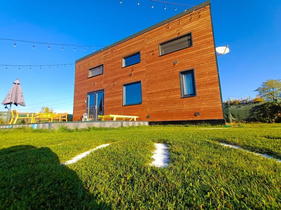 Tiny House - Baia de Fier Bed and Breakfast in Romania