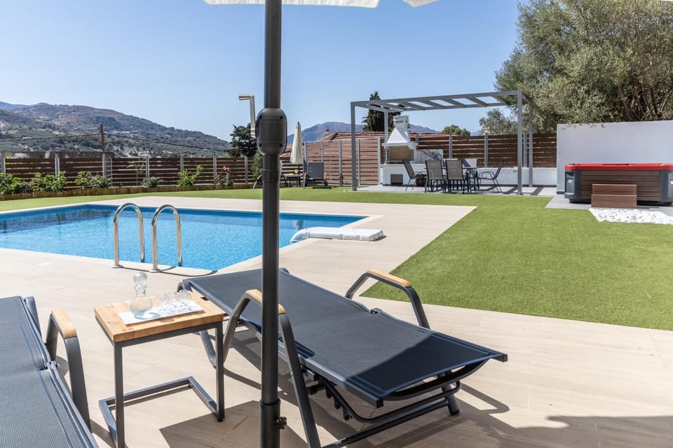 Swimming pool, sunbed