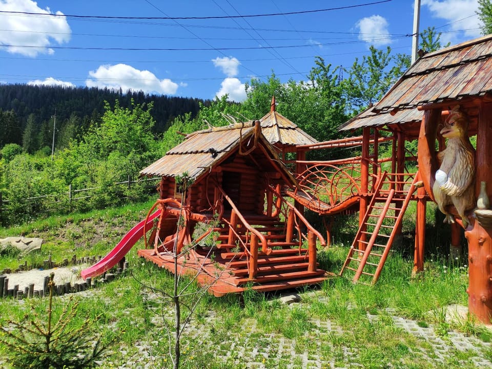 Дерев'яний котедж "Казка" Nature lodge in Ukraine