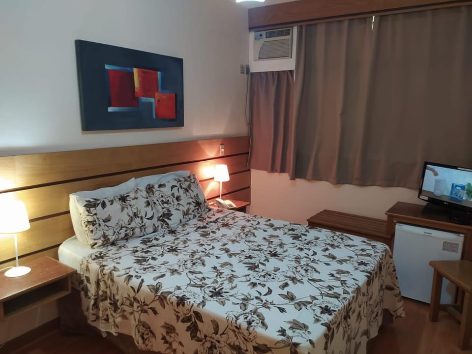 Bed, air conditioner