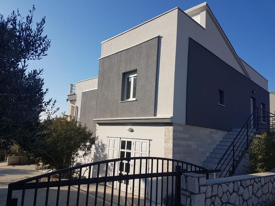 Property building, Facade/entrance