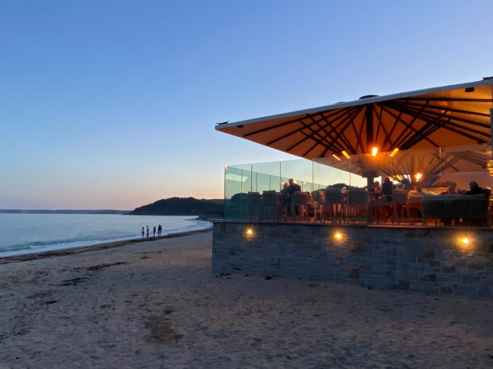 Restaurant/places to eat, Beach