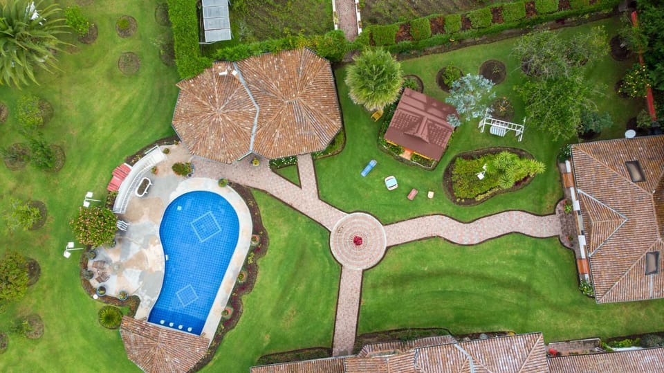 Bird's eye view, Pool view