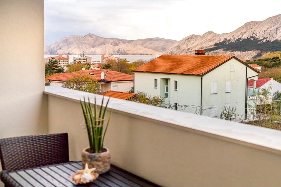 Balcony/Terrace, City view, Mountain view, Sea view, Street view