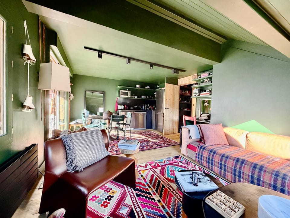Living room, Seating area