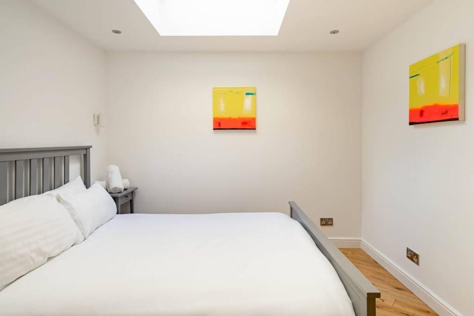 Central, Bright 2 Bed Flat Apartment in Edinburgh