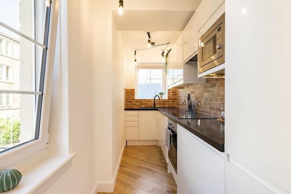 Central, Bright 2 Bed Flat Apartment in Edinburgh