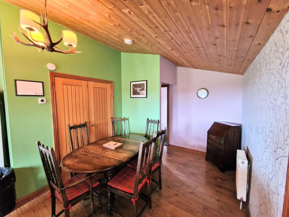 Seating area, Dining area