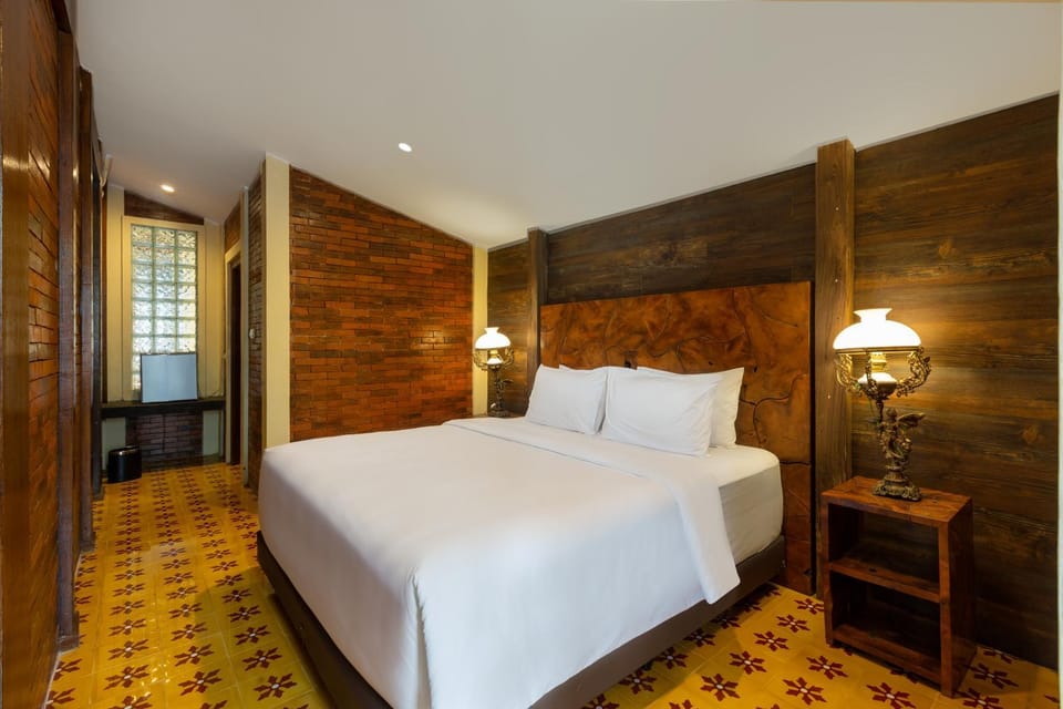 Bed, Bedroom, Pool view