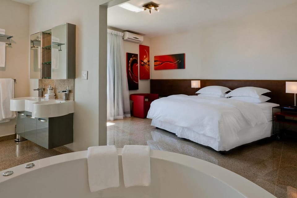 Camps Bay Ruby Suite Apartment in Cape Town