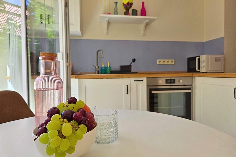 Kitchen or kitchenette, oven, stove