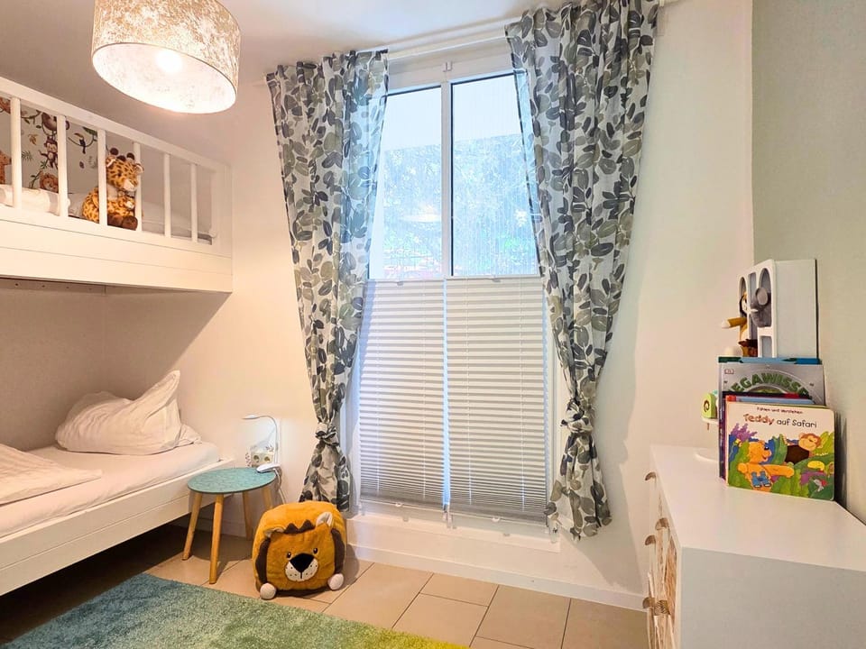 Game Room, children, bunk bed