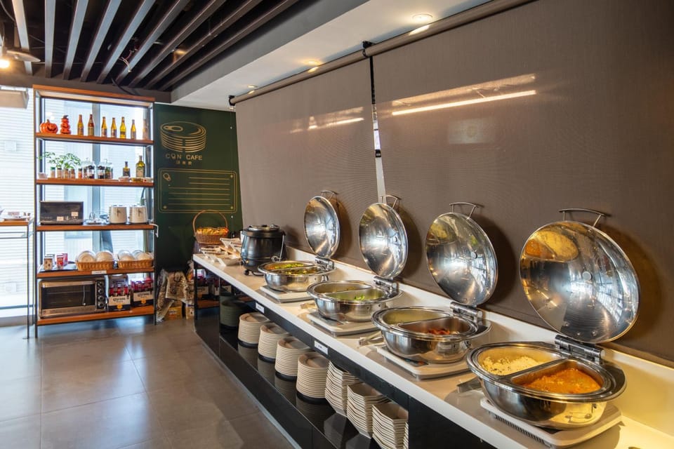 Restaurant/places to eat, Buffet breakfast