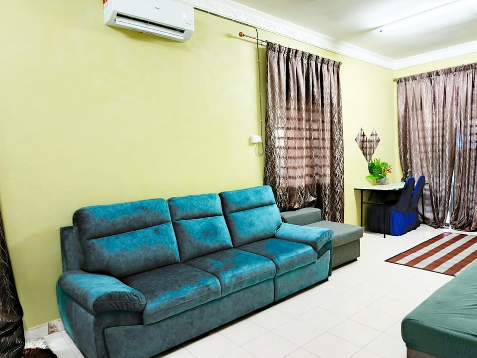 TV and multimedia, Living room, Seating area, air conditioner