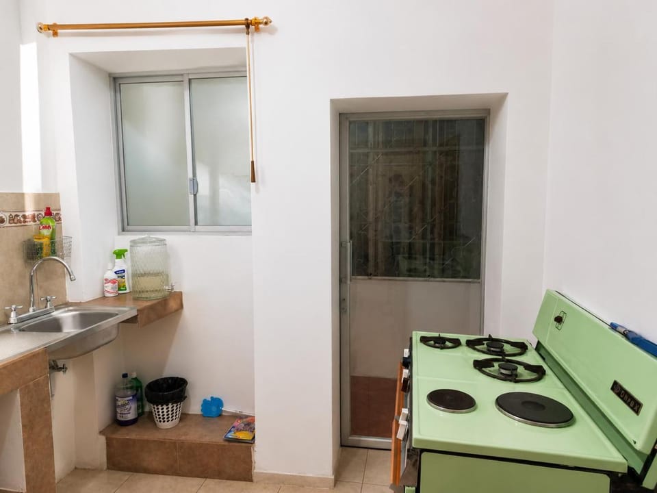 Kitchen or kitchenette, Dining area, stove