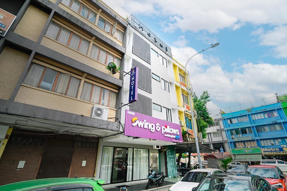 Swing & Pillows - KL Pekeliling Hotel in Federal Territory of Kuala Lumpur