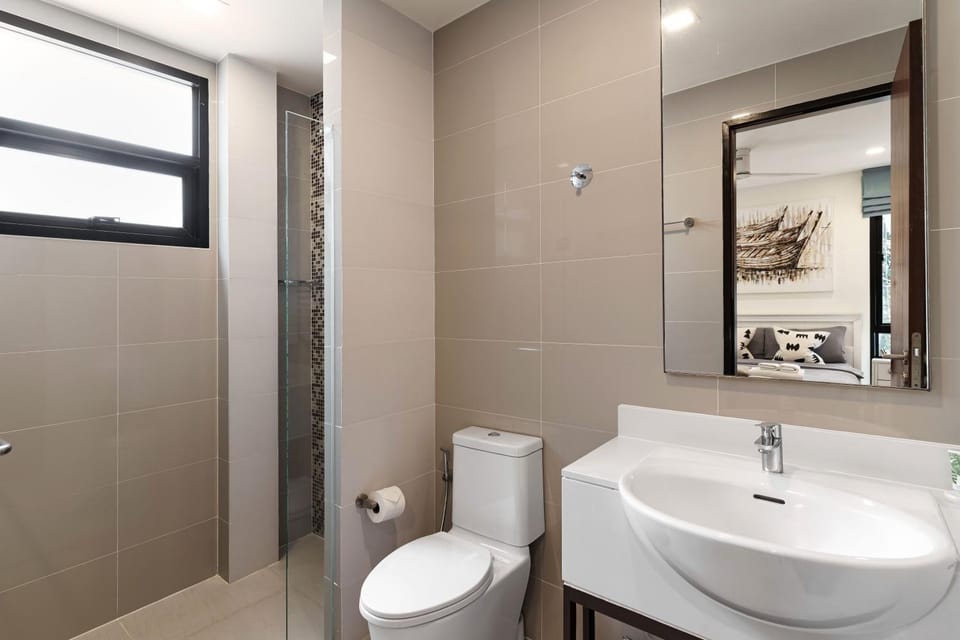 Shower, Toilet, bidet, towels