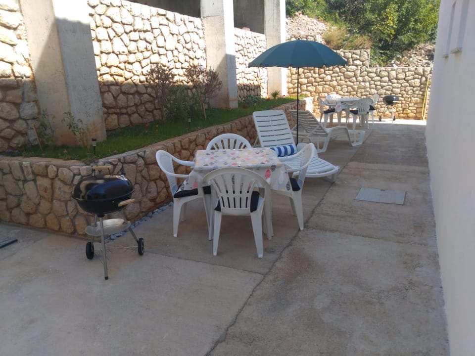 BBQ facilities, Seating area