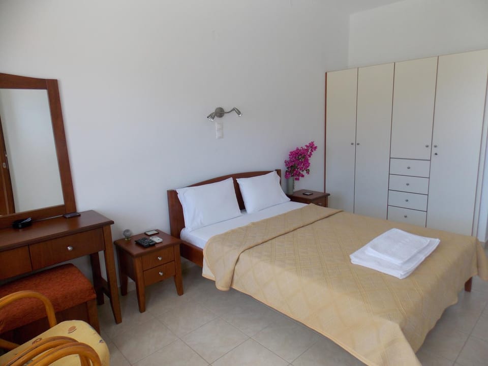 Shower, Toilet, Garden, Library, Bathroom, TV and multimedia, Coffee/tea facilities, Balcony/Terrace, Bedroom