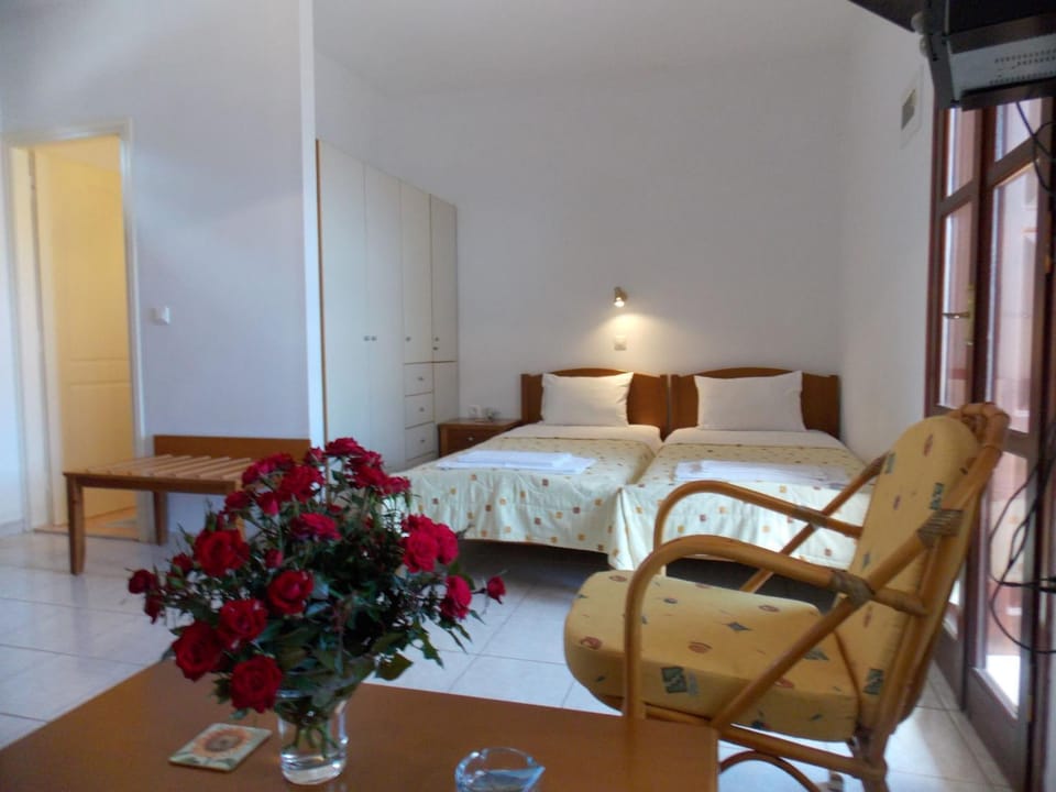 Shower, Toilet, Garden, Library, Bathroom, TV and multimedia, Coffee/tea facilities, Balcony/Terrace, Kitchen or kitchenette, Seating area, Dining area, Bedroom
