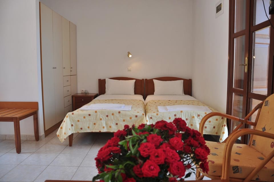 Shower, Toilet, Library, Bathroom, TV and multimedia, Coffee/tea facilities, Balcony/Terrace, Kitchen or kitchenette, Seating area, Dining area, Bedroom, Garden view, Landmark view, Mountain view, River view, Sea view
