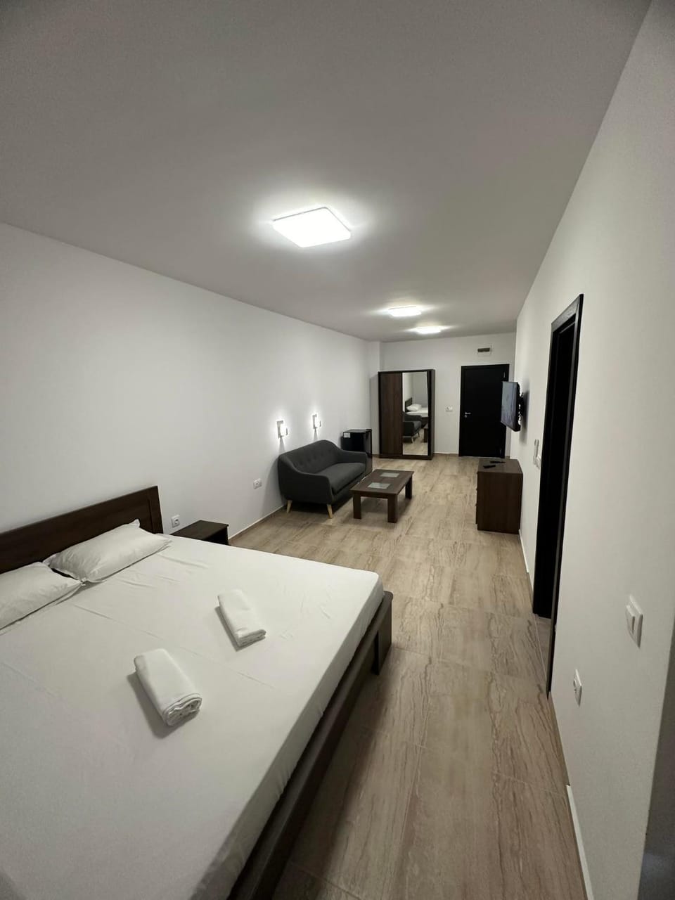 Bed, TV and multimedia, Living room, Bedroom