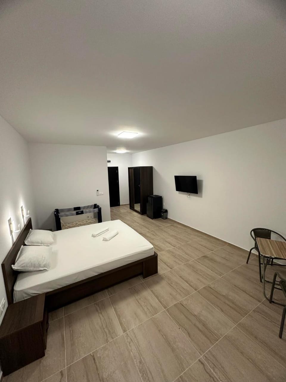 Communal lounge/ TV room, Bed, Photo of the whole room, Bedroom