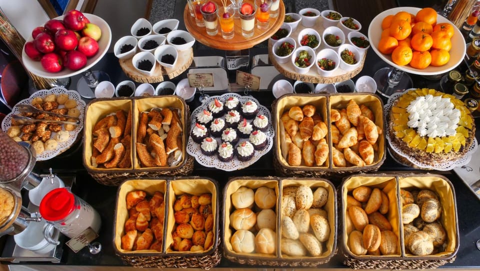 Breakfast, Continental breakfast, Buffet breakfast