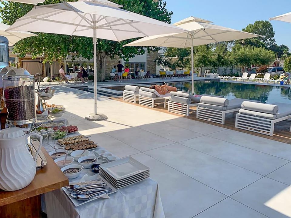 Food close-up, Food, Swimming pool, Breakfast, Continental breakfast, Buffet breakfast, Italian breakfast, English/Irish breakfast, American breakfast, Drinks, Alcoholic drinks, Non alcoholic drinks