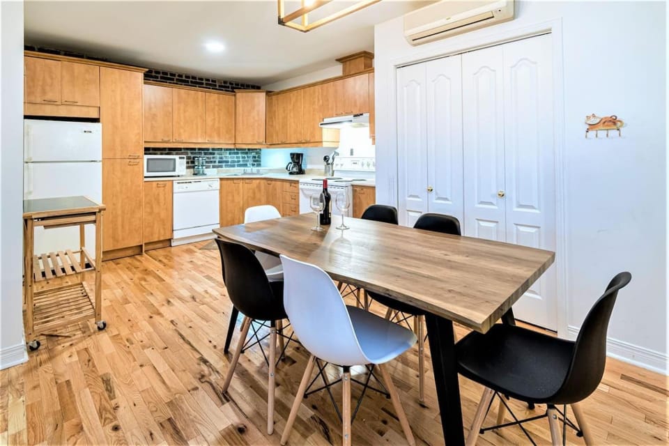 Charming Condo - Perfect for Visiting Quebec City Apartment in Quebec City