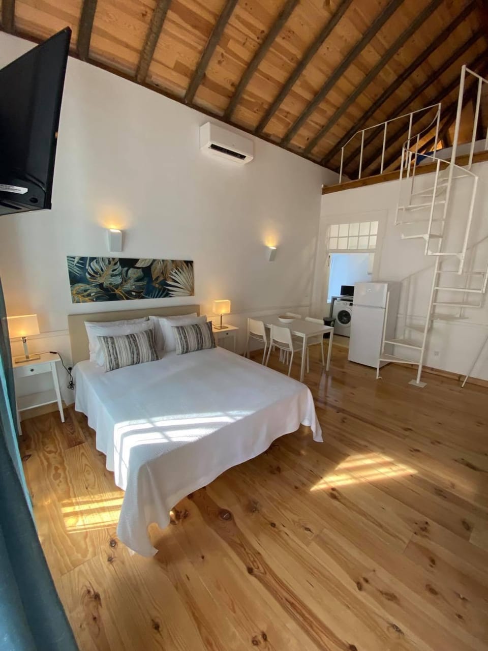 Communal lounge/ TV room, Living room, Bedroom