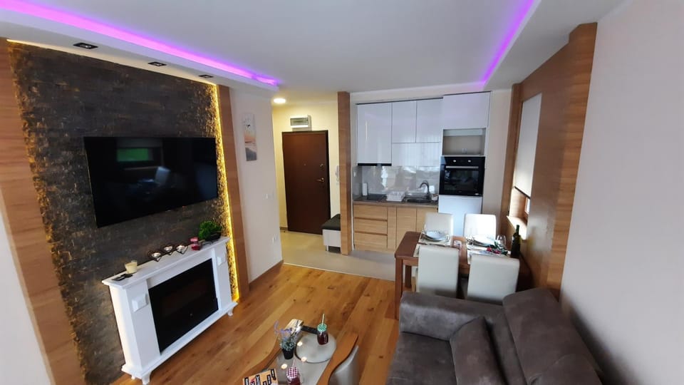 TV and multimedia, Kitchen or kitchenette, Living room, Seating area, Dining area, Evening entertainment