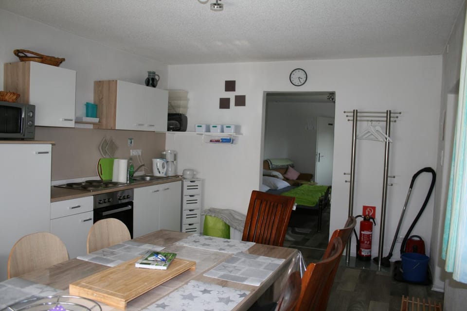 Seating area, kitchen