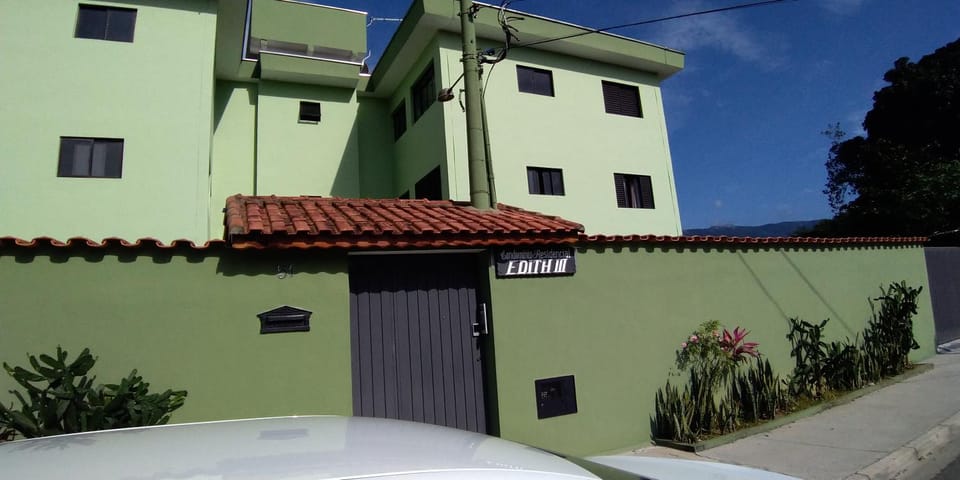Cantinho da Lu em apt inteiro 1km da praia Apartment in Bertioga