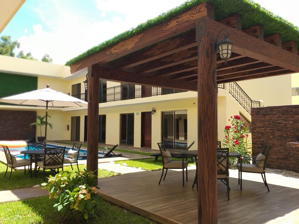 Property building, Patio, Facade/entrance