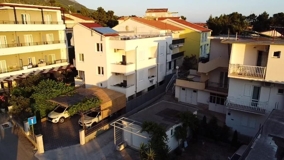 Property building, Day, Bird's eye view