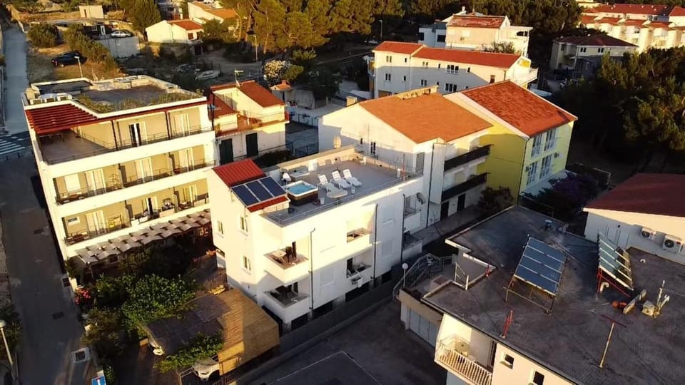 Property building, Day, Neighbourhood, Location