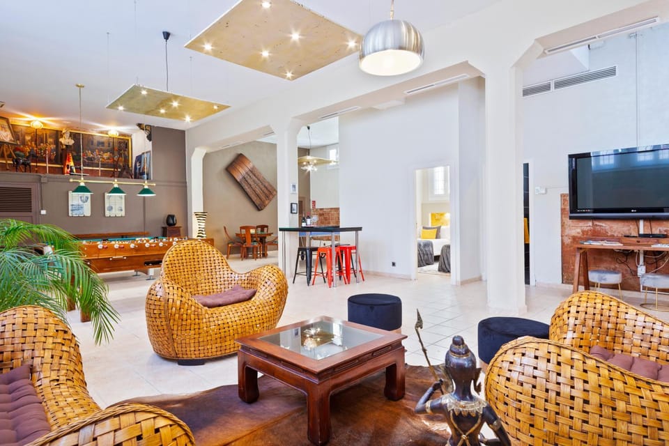 Table tennis, TV and multimedia, Living room, Seating area, Evening entertainment