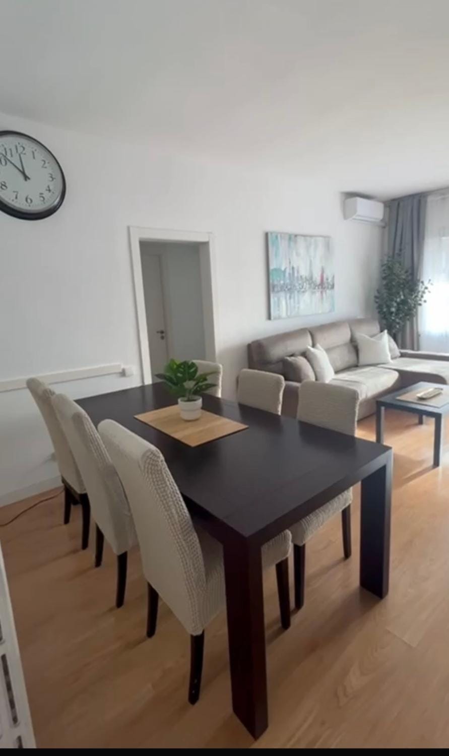 Family-Friendly Home in Central Barcelona 4BDR Apartment in Barcelona