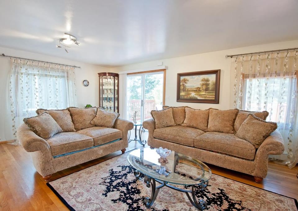 TV and multimedia, Living room, Seating area, fireplace