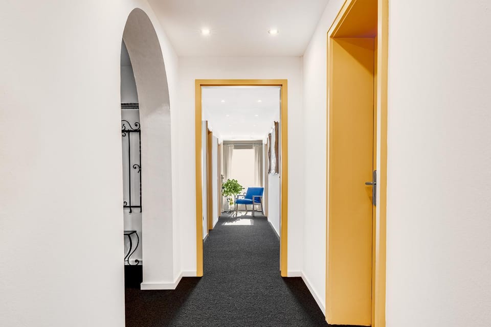 Facade/entrance, bunk bed