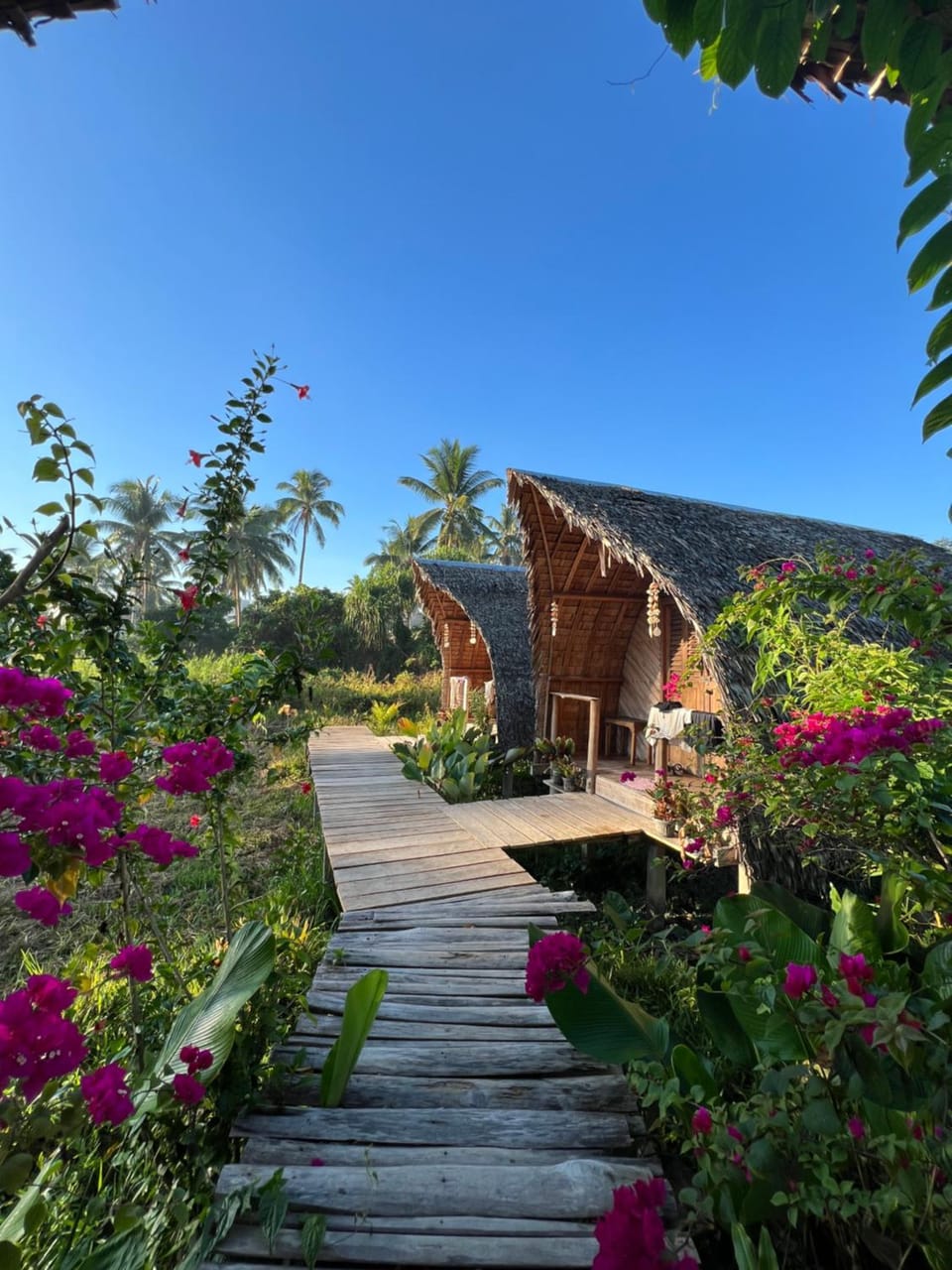 Palayan Paradise Huts Bed and Breakfast in San Vicente