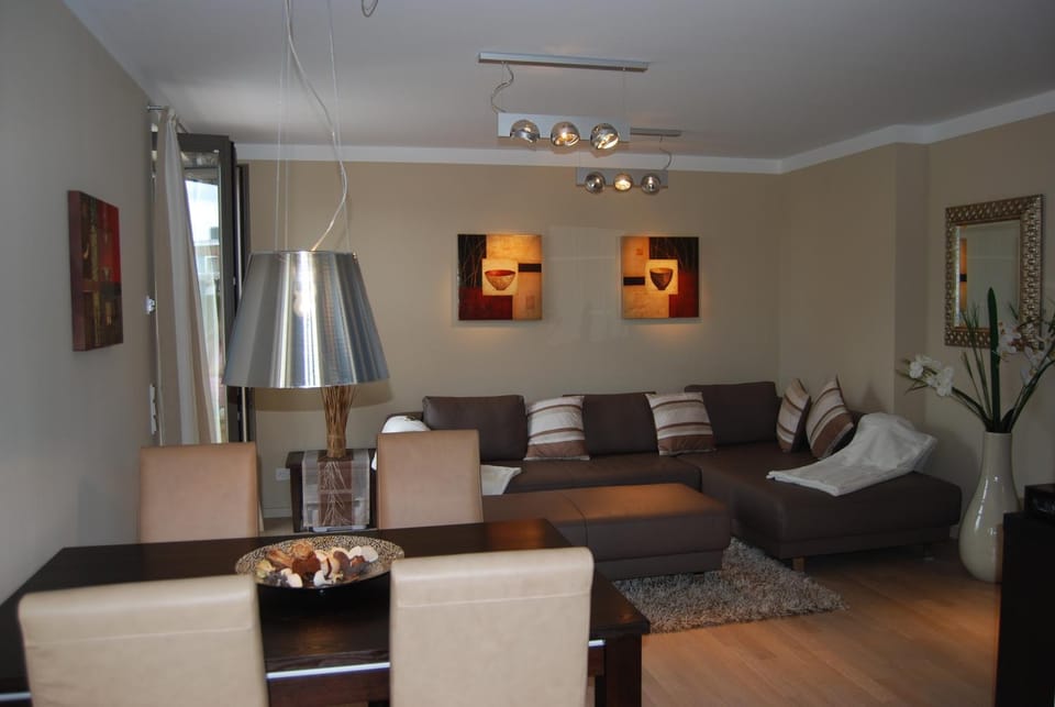 Living room, Photo of the whole room