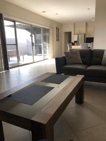 Central executive 3br townhouse 50m to dean street Apartment in Wodonga