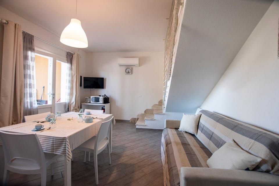 Day, Living room, Seating area