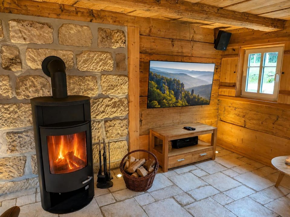 TV and multimedia, Living room, Photo of the whole room, fireplace, fireplace